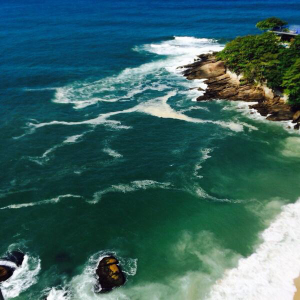 Demi Lovato Shows Off Her Bum In A Thong Bikini See The